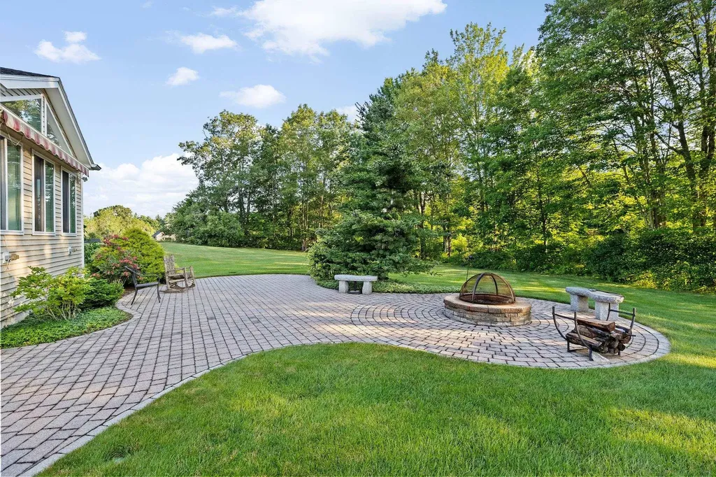 44 Cambridge Drive Auburn NH 03032