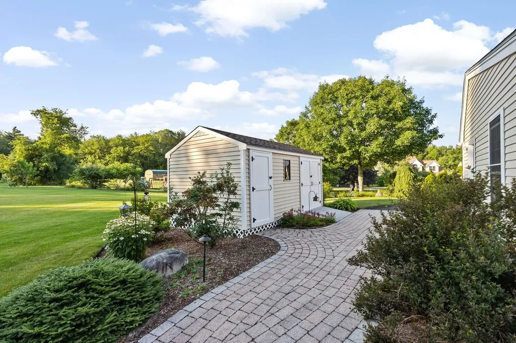 44 Cambridge Drive Auburn NH 03032