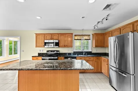 44 Cambridge Drive Auburn NH 03032