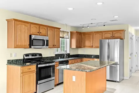 44 Cambridge Drive Auburn NH 03032