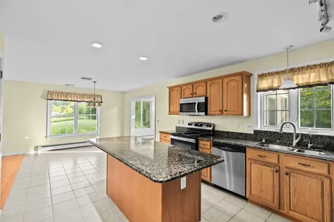 44 Cambridge Drive Auburn NH 03032