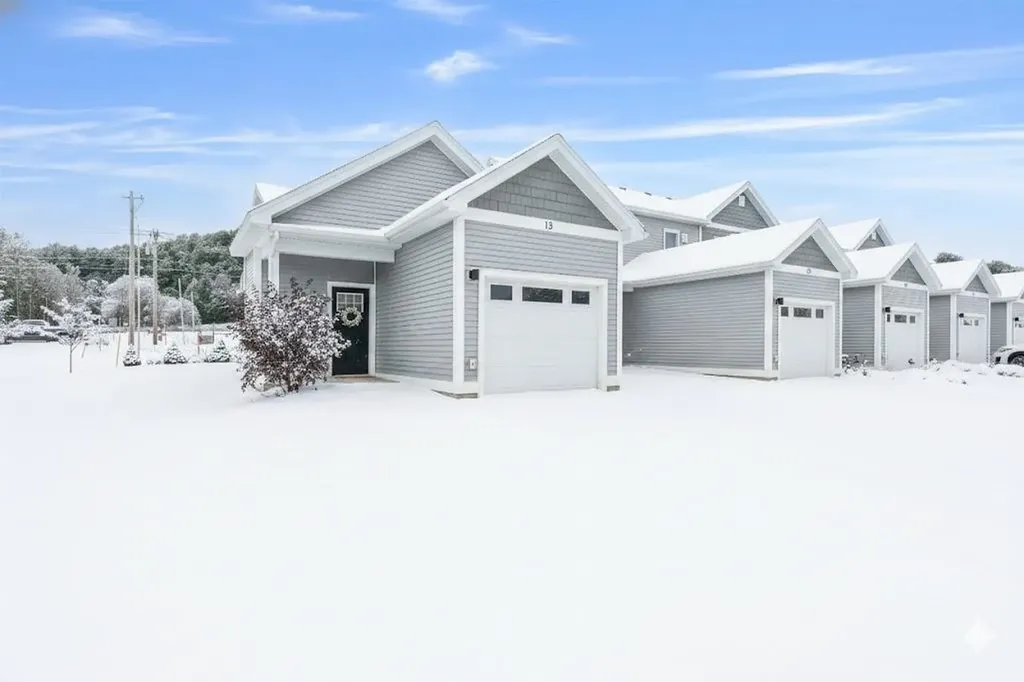 13 Clover Lane Hinesburg VT 05461