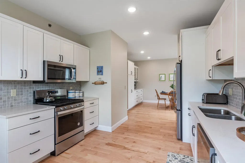 13 Clover Lane Hinesburg VT 05461