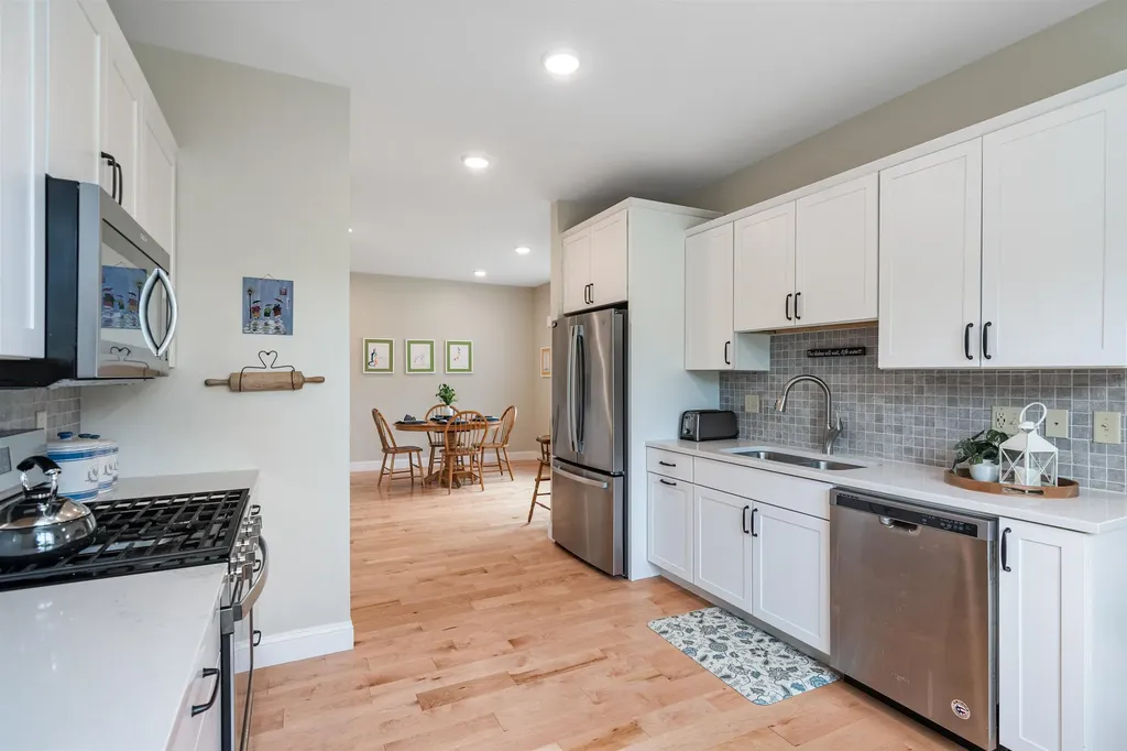 13 Clover Lane Hinesburg VT 05461