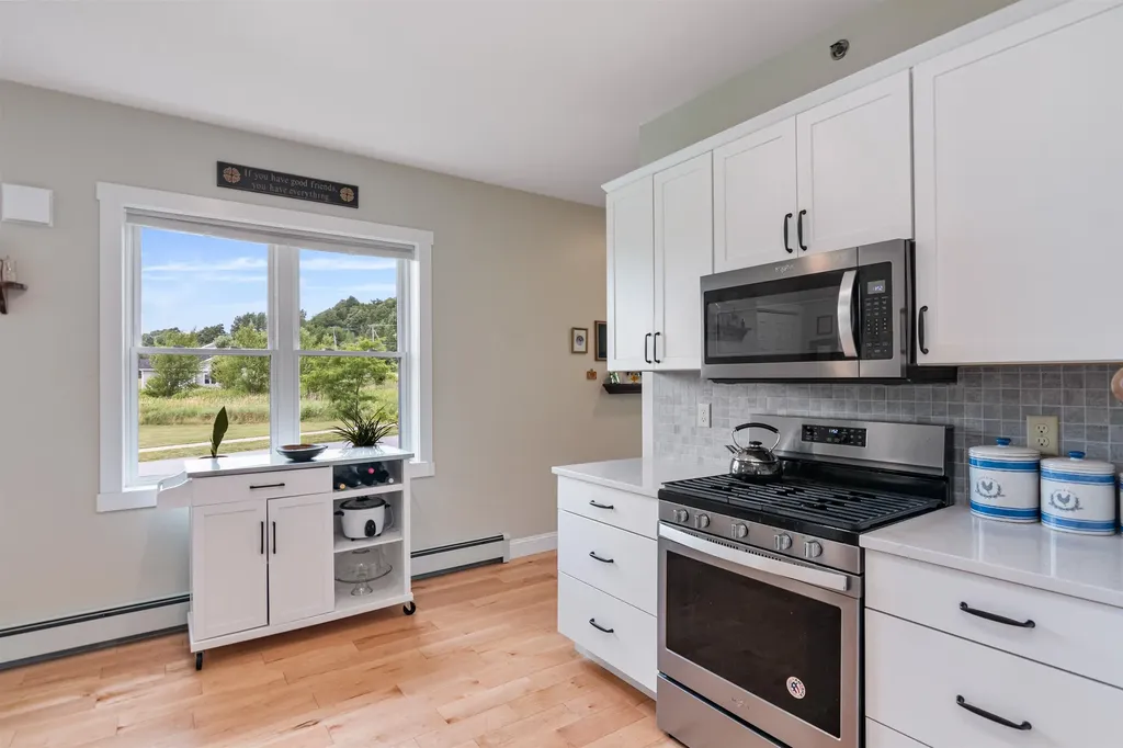 13 Clover Lane Hinesburg VT 05461