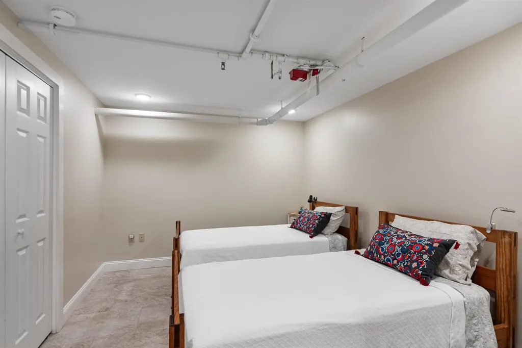 13 Clover Lane Hinesburg VT 05461