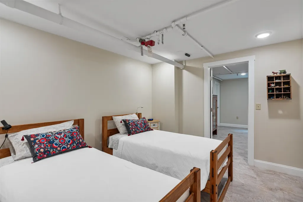 13 Clover Lane Hinesburg VT 05461