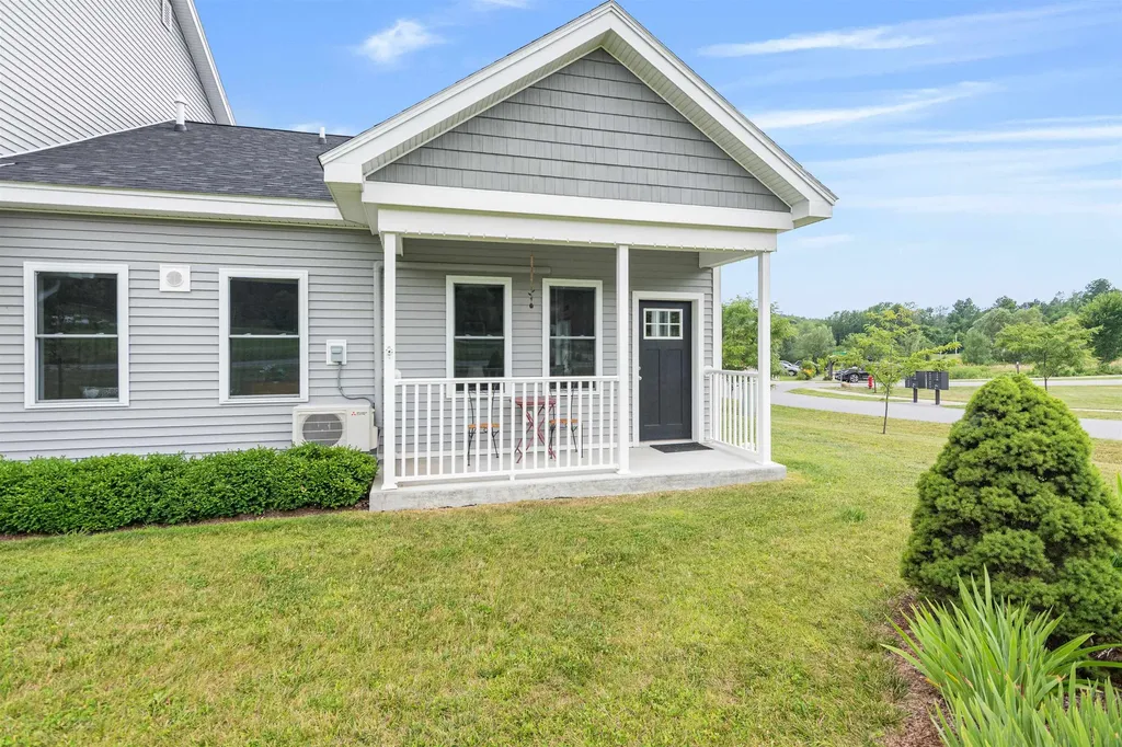 13 Clover Lane Hinesburg VT 05461