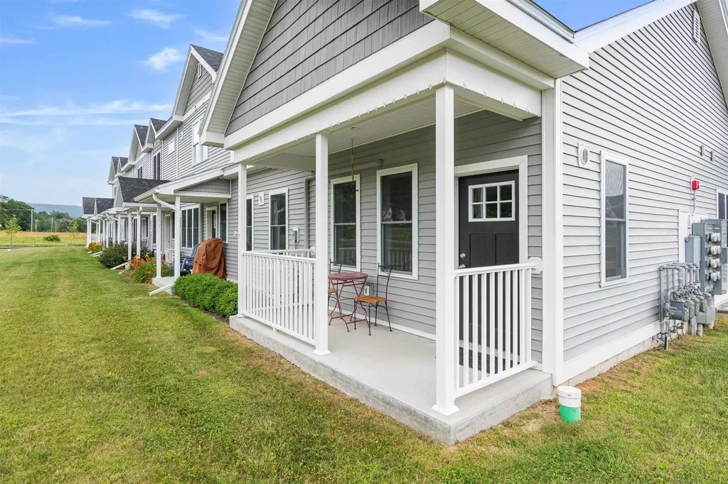 13 Clover Lane Hinesburg VT 05461