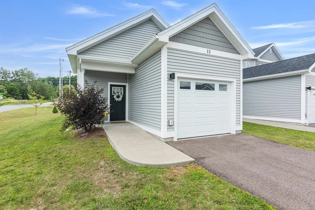 13 Clover Lane Hinesburg VT 05461
