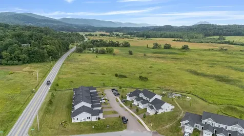 13 Clover Lane Hinesburg VT 05461