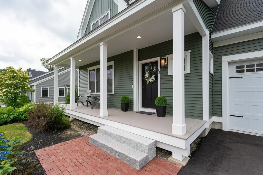 15 Rose Fountain Lane Hampton NH 03842