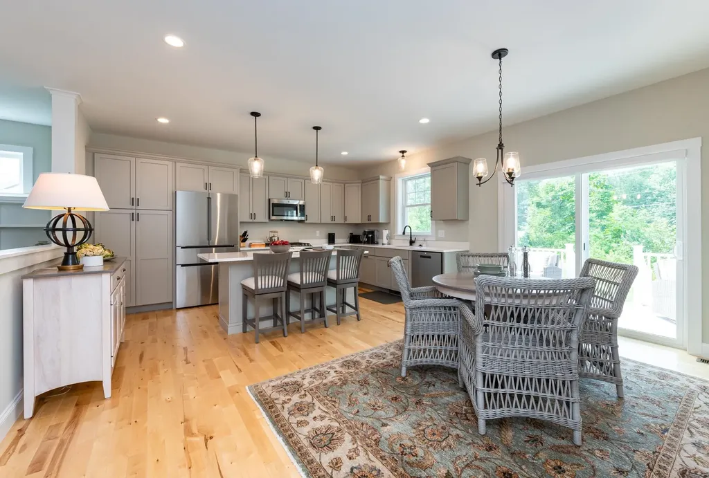 15 Rose Fountain Lane Hampton NH 03842