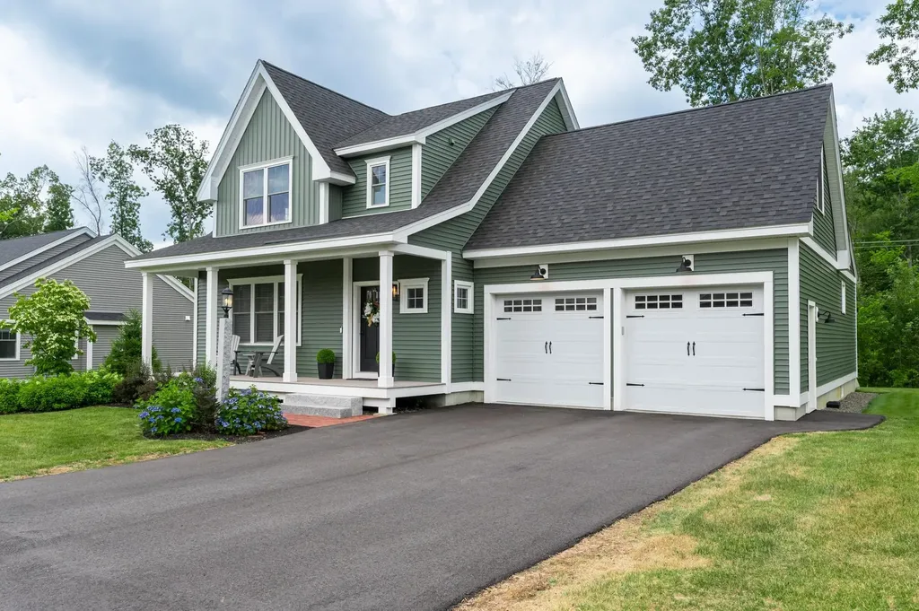 15 Rose Fountain Lane Hampton NH 03842