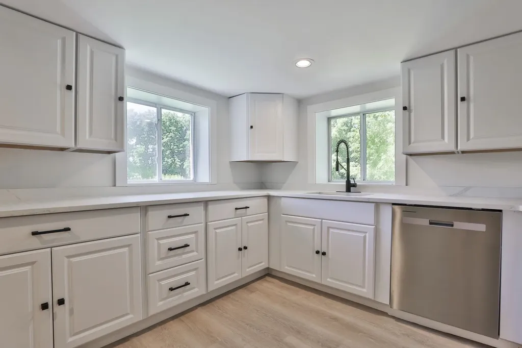 14 Chester Road Derry NH 03038