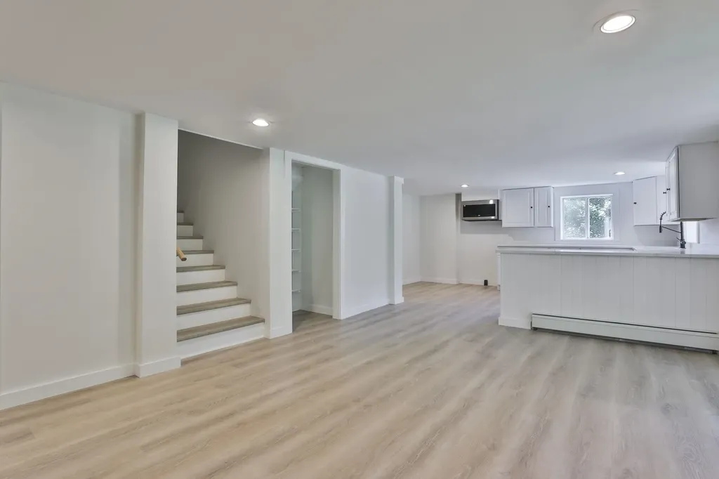 14 Chester Road Derry NH 03038