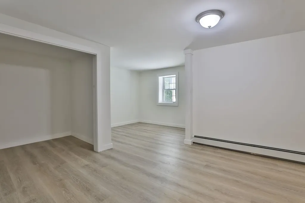 14 Chester Road Derry NH 03038