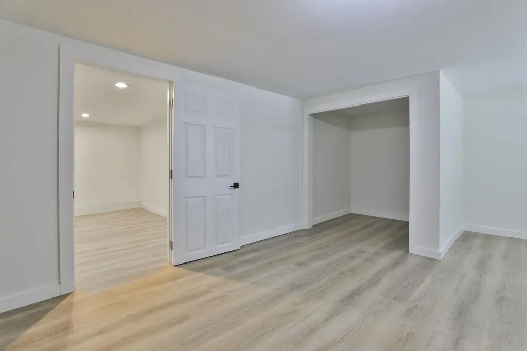 14 Chester Road Derry NH 03038