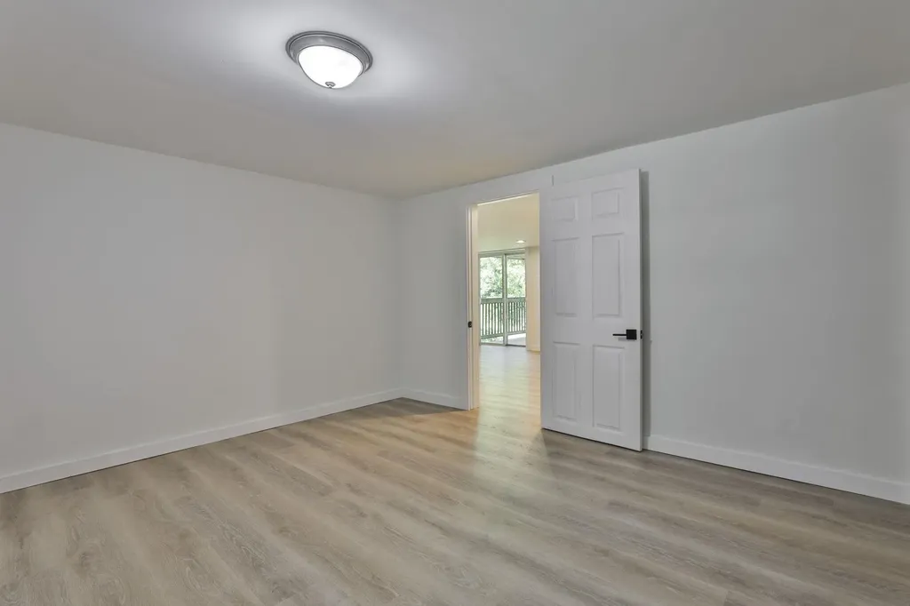 14 Chester Road Derry NH 03038