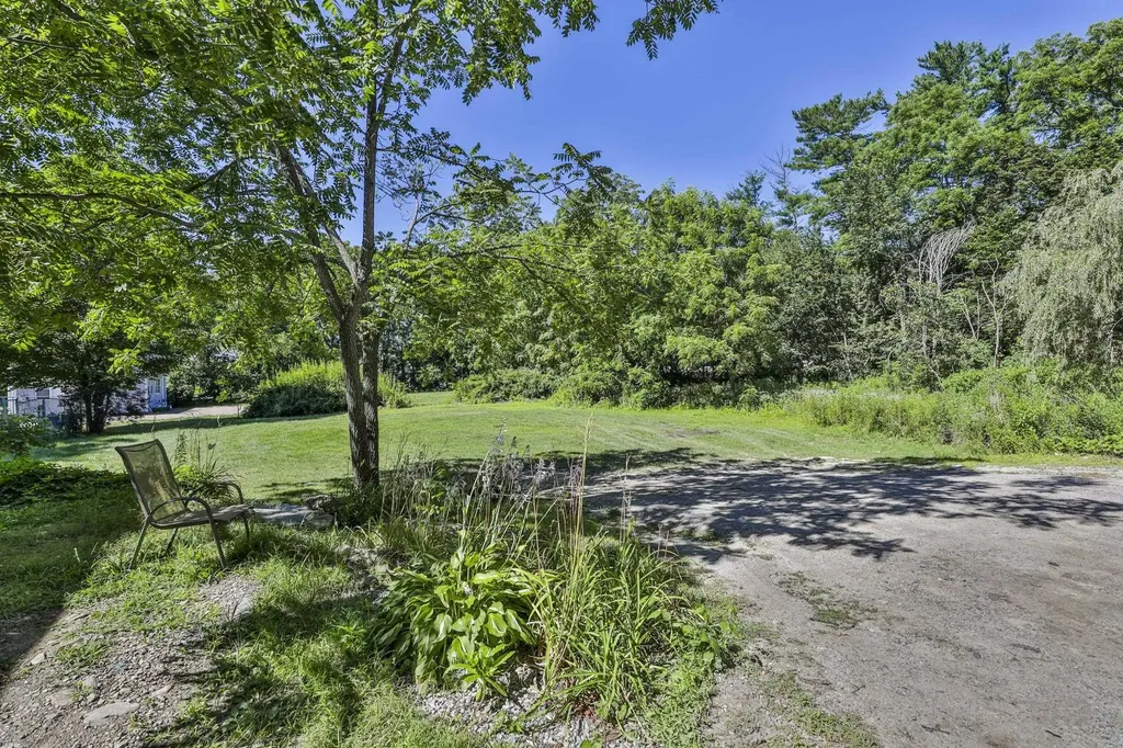 14 Chester Road Derry NH 03038