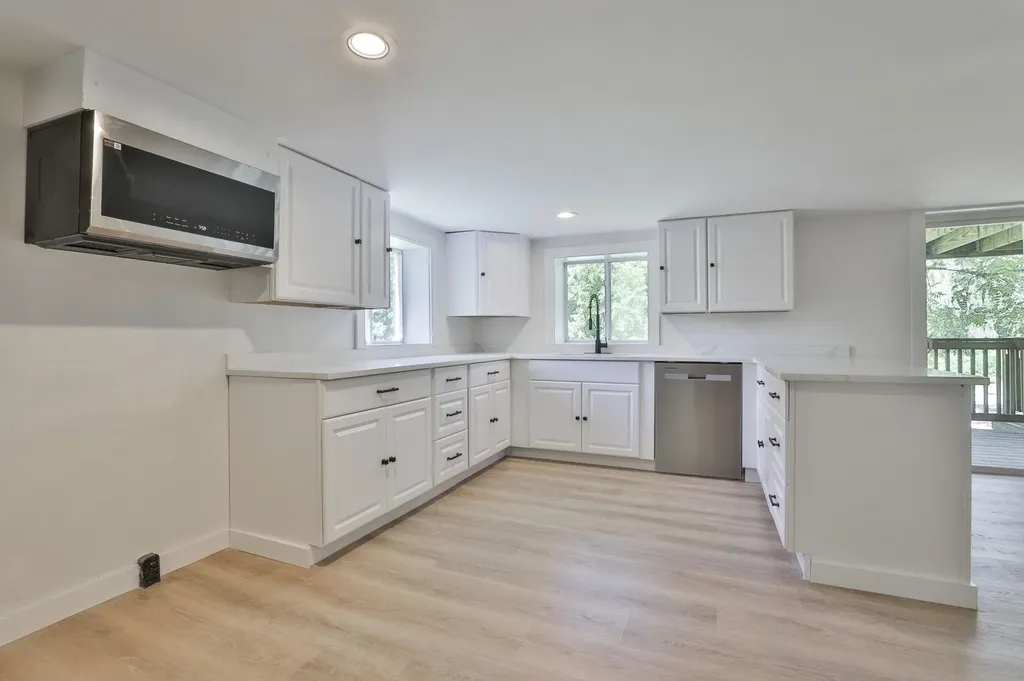 14 Chester Road Derry NH 03038