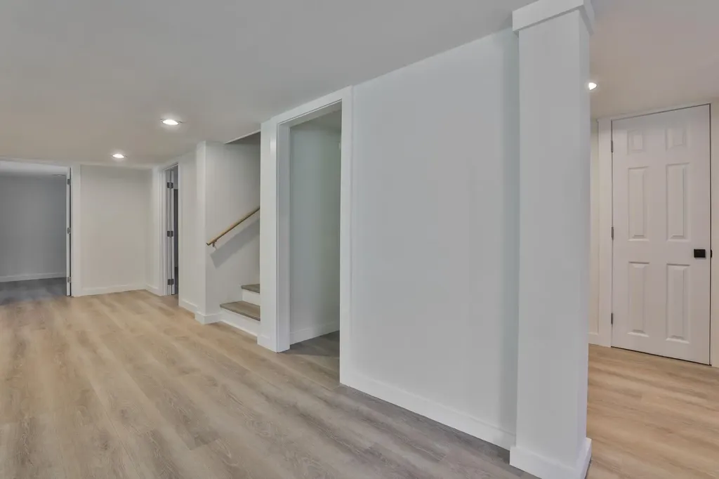 14 Chester Road Derry NH 03038