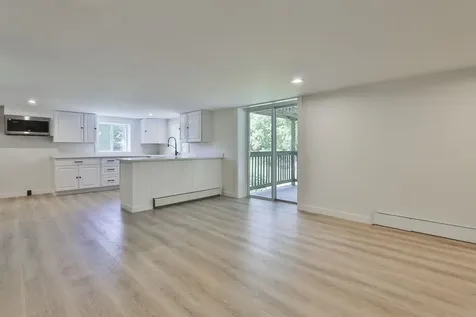 14 Chester Road Derry NH 03038