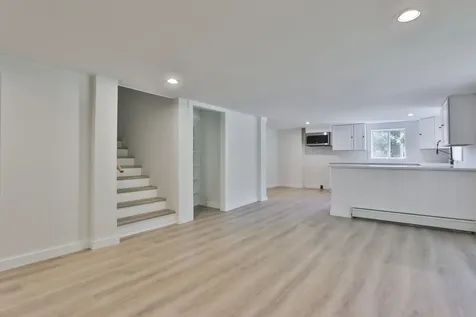 14 Chester Road Derry NH 03038