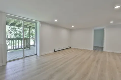 14 Chester Road Derry NH 03038