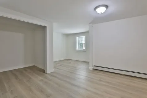 14 Chester Road Derry NH 03038