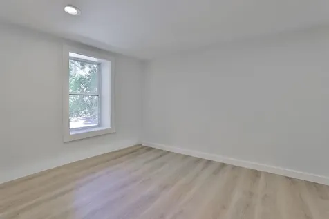 14 Chester Road Derry NH 03038