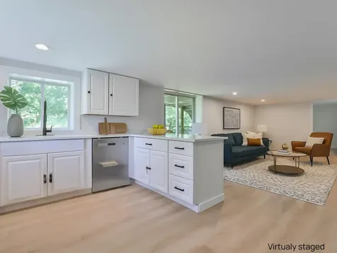 14 Chester Road Derry NH 03038