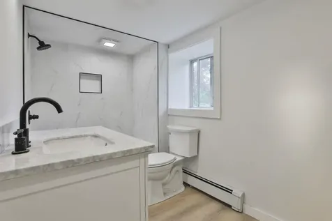 14 Chester Road Derry NH 03038