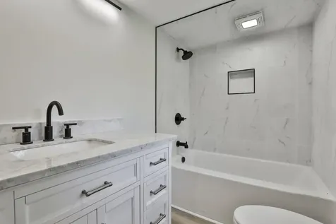 14 Chester Road Derry NH 03038