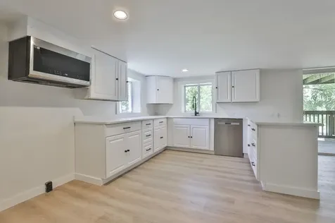 14 Chester Road Derry NH 03038