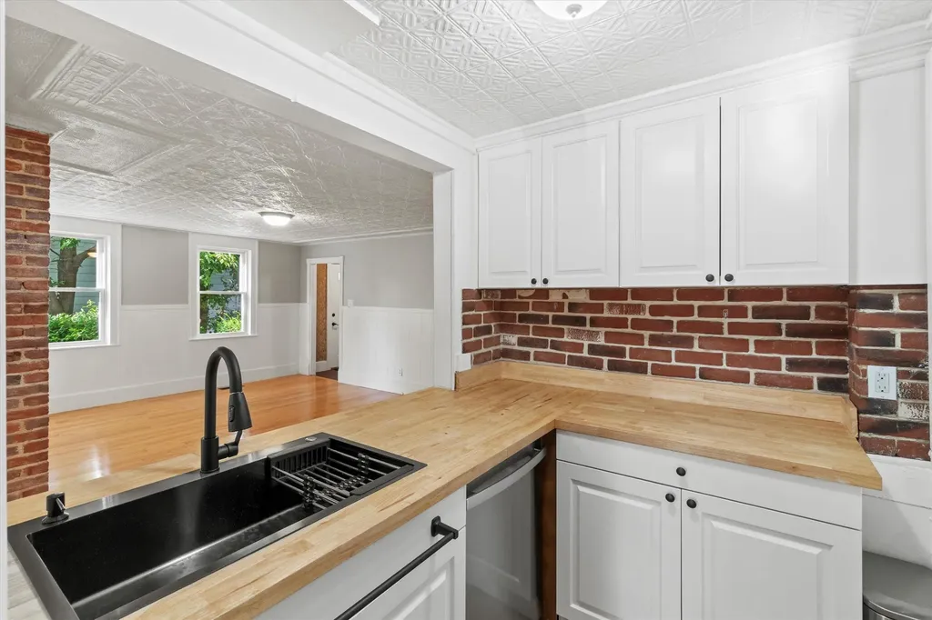 20 Tilton Street Manchester NH 03102