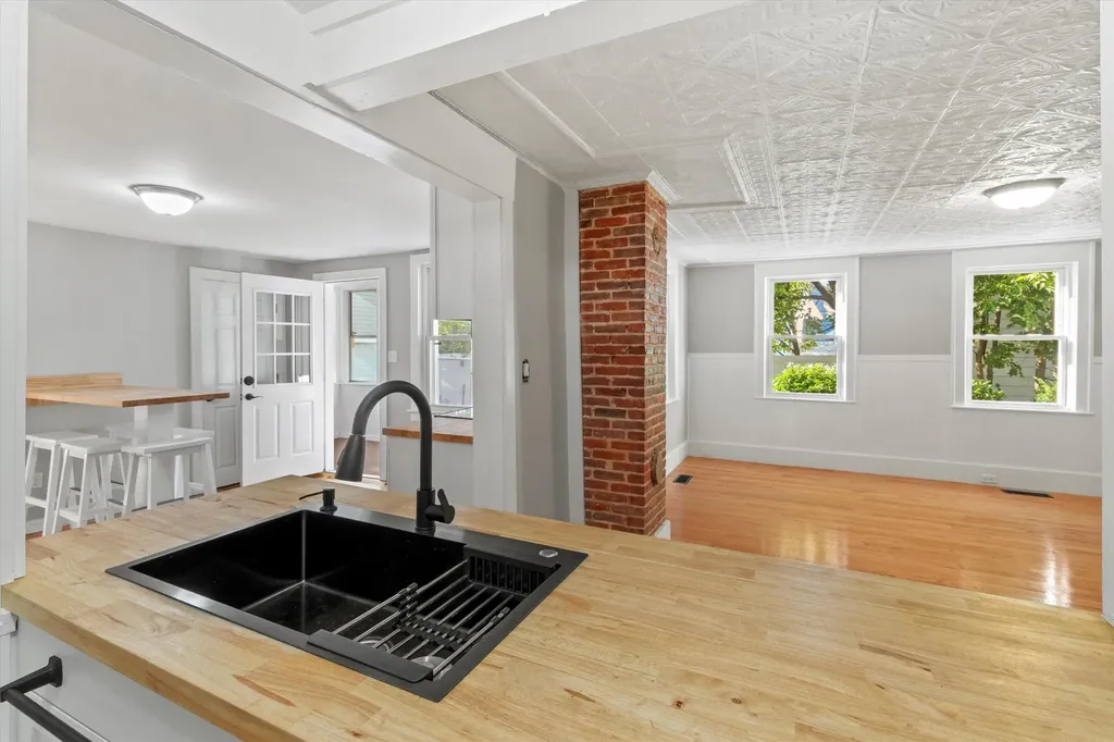 20 Tilton Street Manchester NH 03102