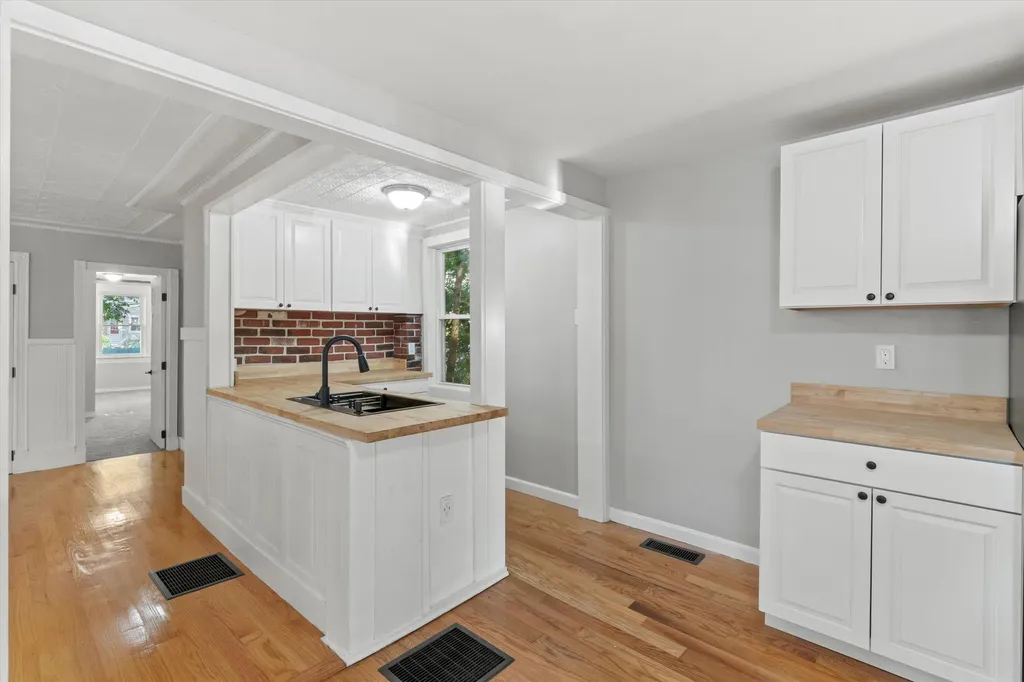 20 Tilton Street Manchester NH 03102