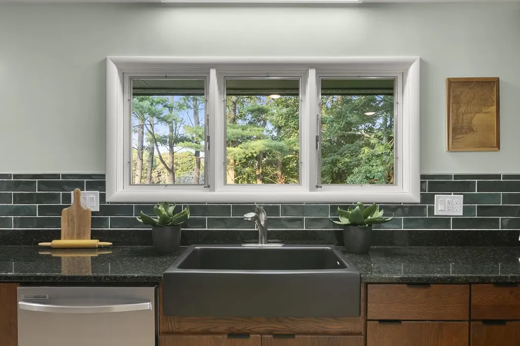 1239 Union Street Manchester NH 03104