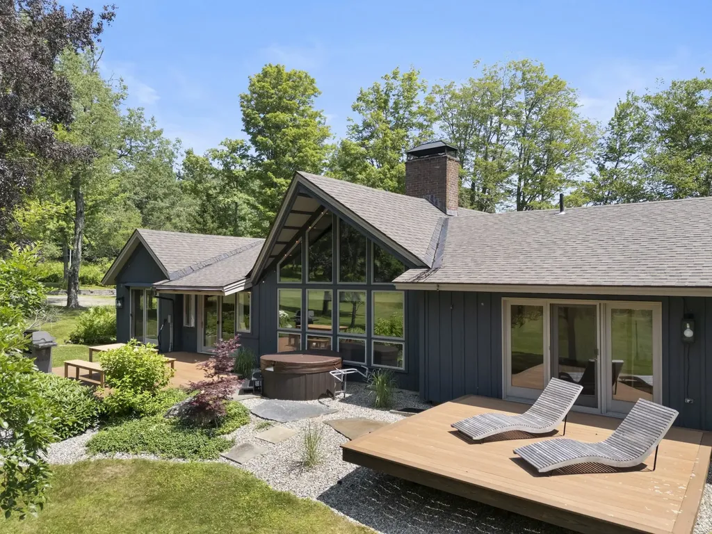 55 Crosstown Road Dover VT 05356