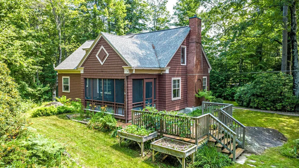 44 Neighbors Row Conway NH 03860