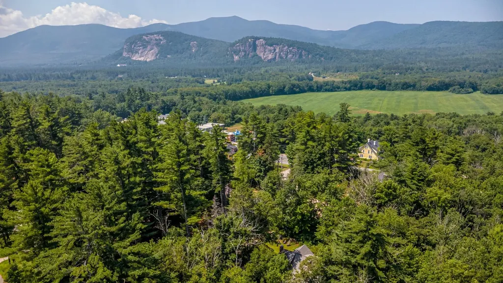 44 Neighbors Row Conway NH 03860