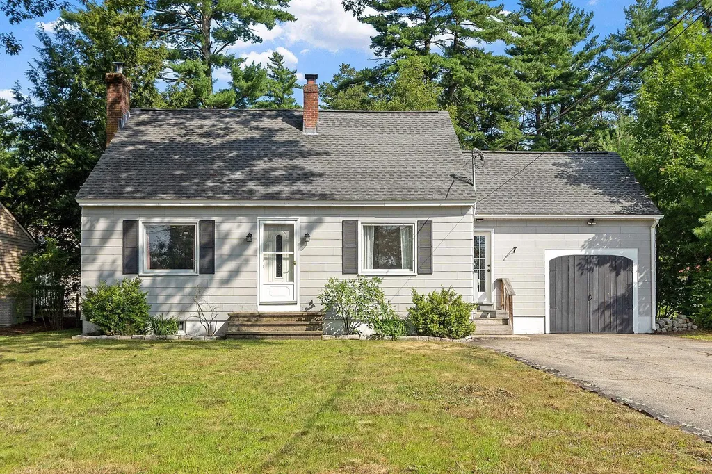 9 Moose Club Park Road Goffstown NH 03045