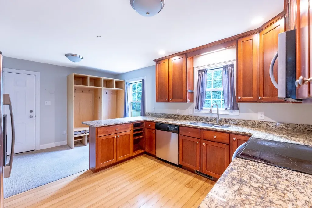 60 Mountain View Drive Lebanon NH 03766