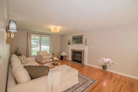 7 Gailor Lane Hooksett NH 03106