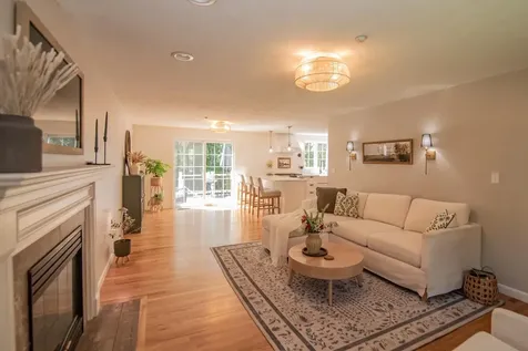 7 Gailor Lane Hooksett NH 03106