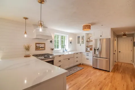 7 Gailor Lane Hooksett NH 03106