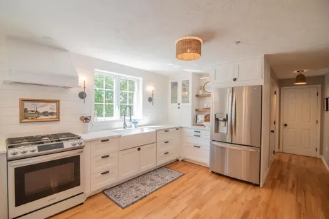 7 Gailor Lane Hooksett NH 03106