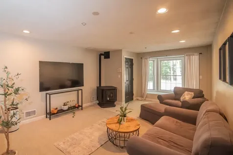 7 Gailor Lane Hooksett NH 03106