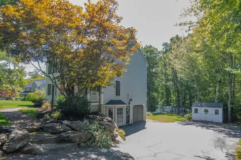 7 Gailor Lane Hooksett NH 03106